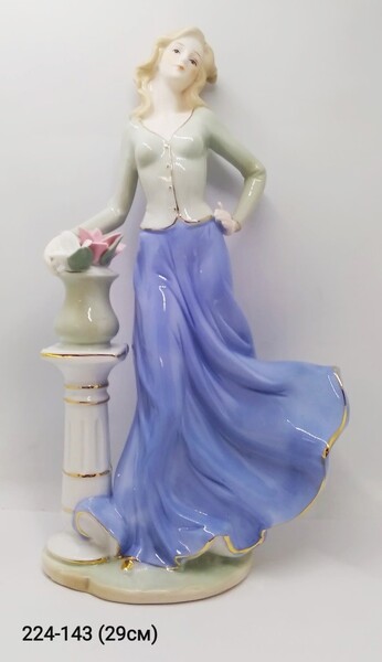 Статуэтка фигурка 32см Дама с вазоном цветов фарф HW3